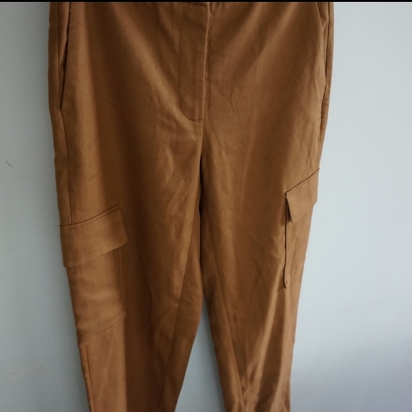 RW&CO High-Waist Ankle Cargo Pant - Picture 4 of 5